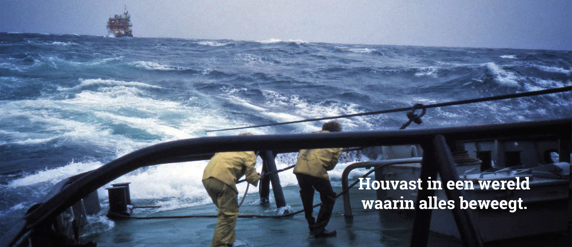 TUGPINS ontwerpt, ontwikkelt en produceert towing pins, shark jaws, stoppers en sleephaken.